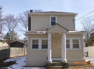 1 Morris Ave, Merrick, NY 11566