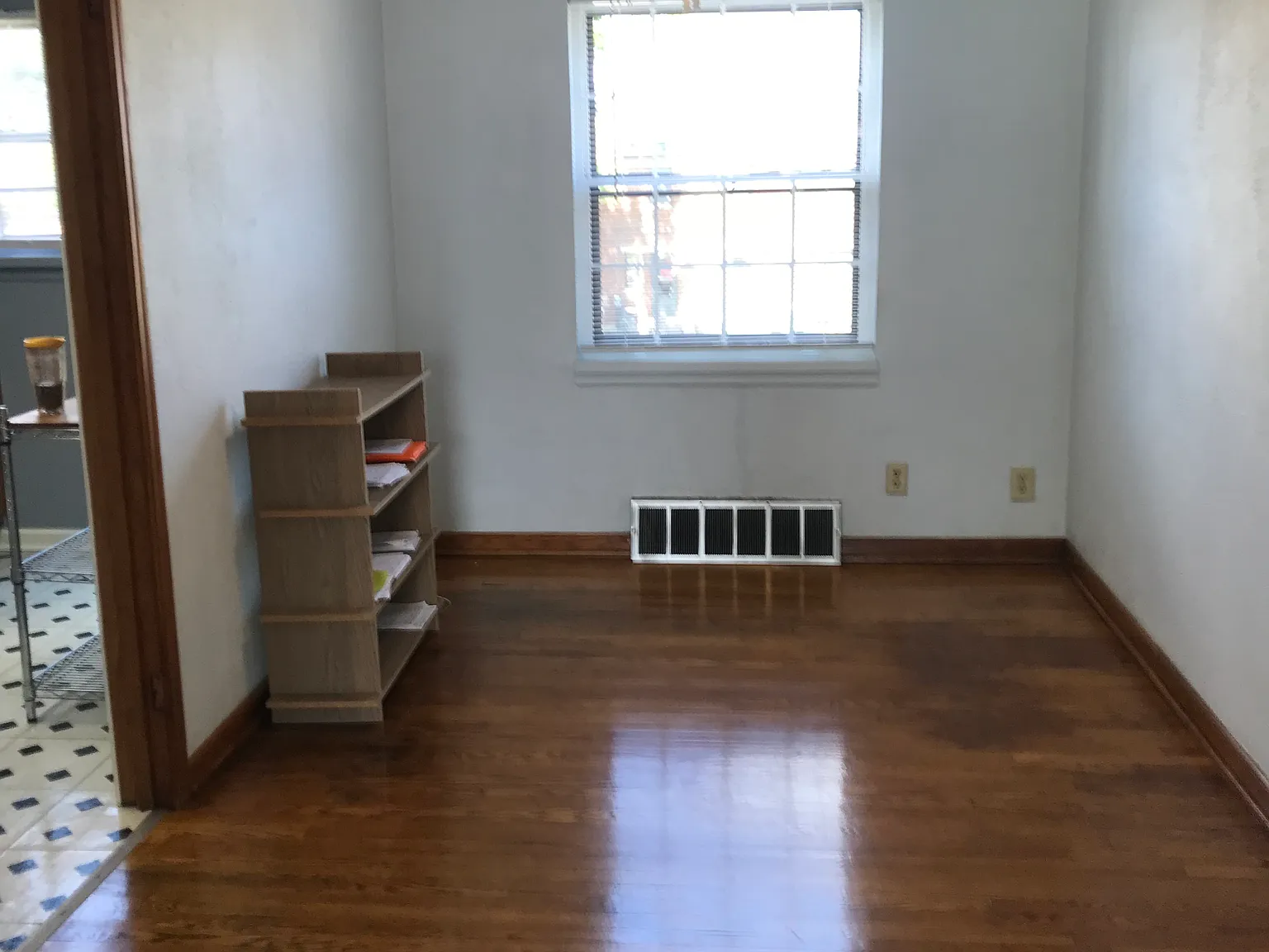 2 bed, 1200 sqft, $1,000 — Photo 2