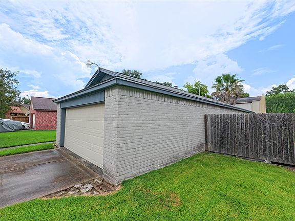3rd image of 8618 Van Hut Ln