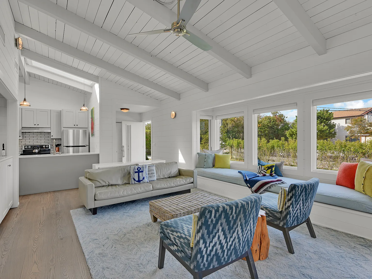 Stylish Montauk Gem with Beach Access — Photo 4