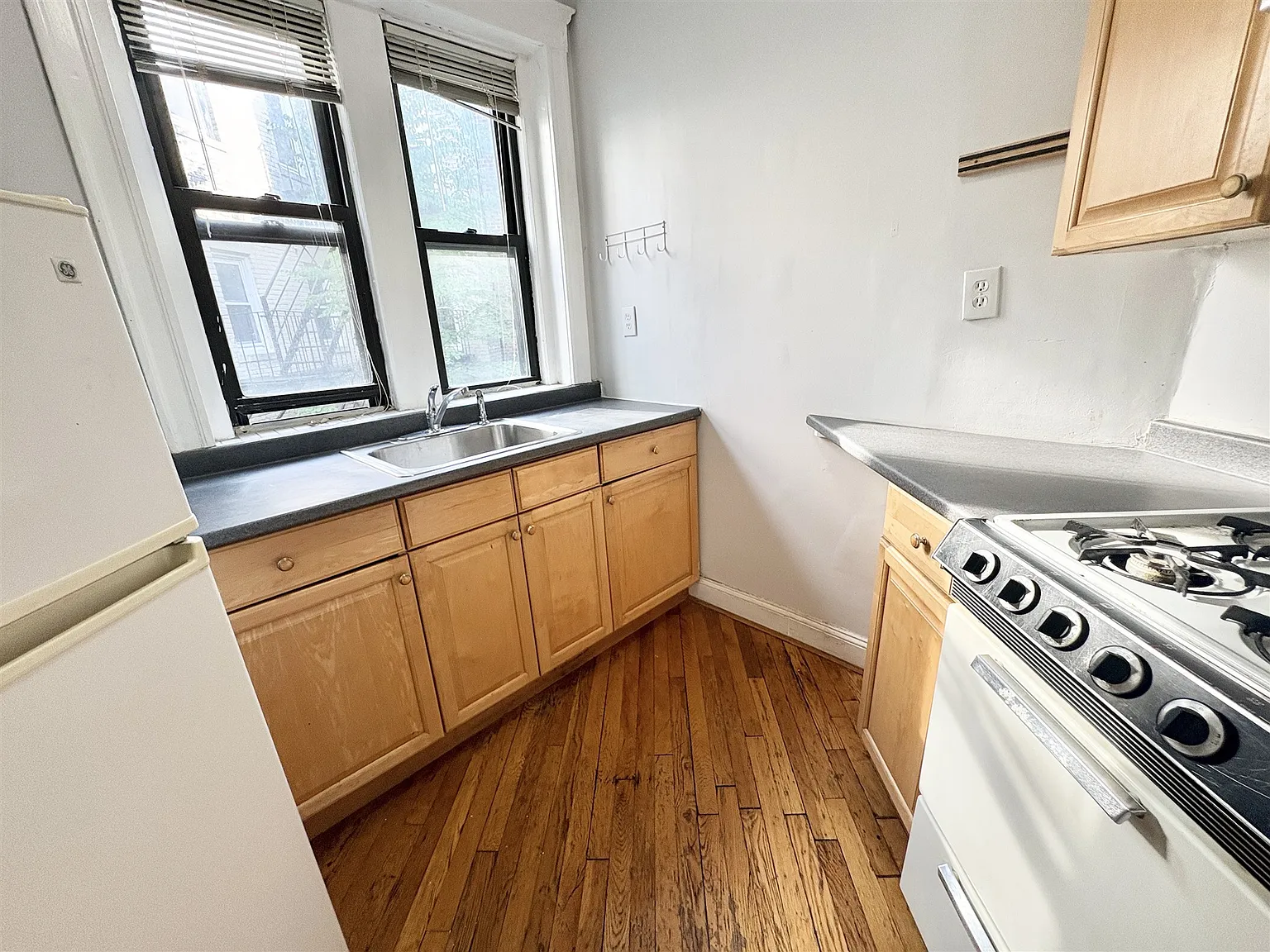 1 bed, 500 sqft, $2,400 — Photo 2