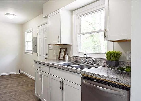 5th image of 2634 E Bradbury Ave