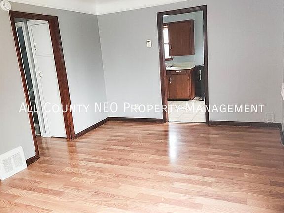 3rd image of 16409 Cloverside Ave