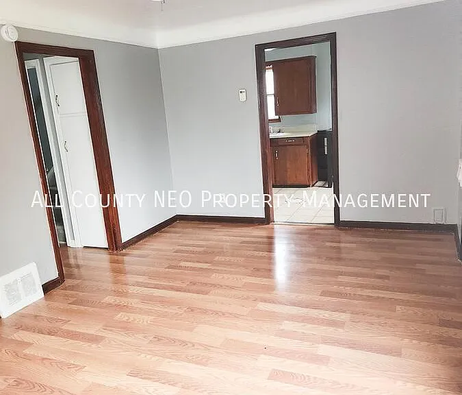 16409 Cloverside Ave — Photo 3