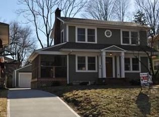 627 Huntington Rd, Kansas City, MO 64113