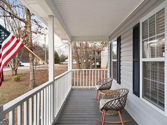 4th image of 131 Benjamin Dr