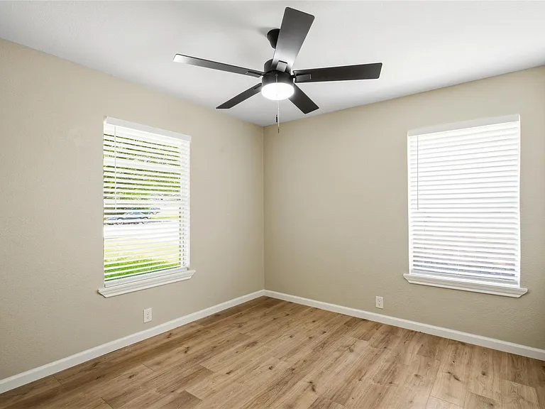1006 N Grant Dr — Photo 14
