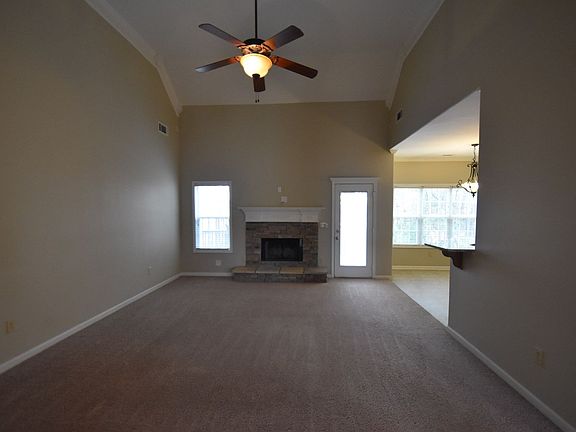 3rd image of 165 Nettie Ln