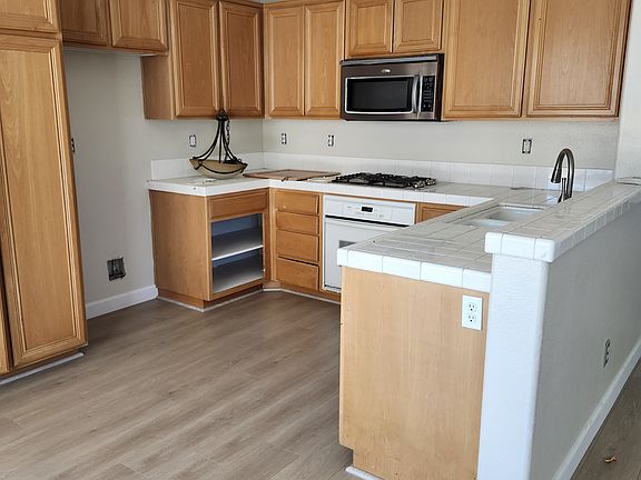 4th image of 13514 Morningside St
