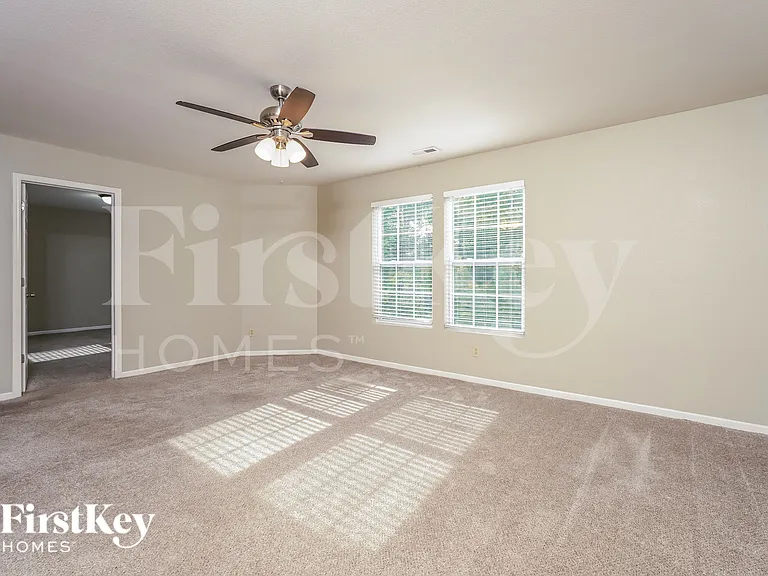 340 Kendall Dr — Photo 10