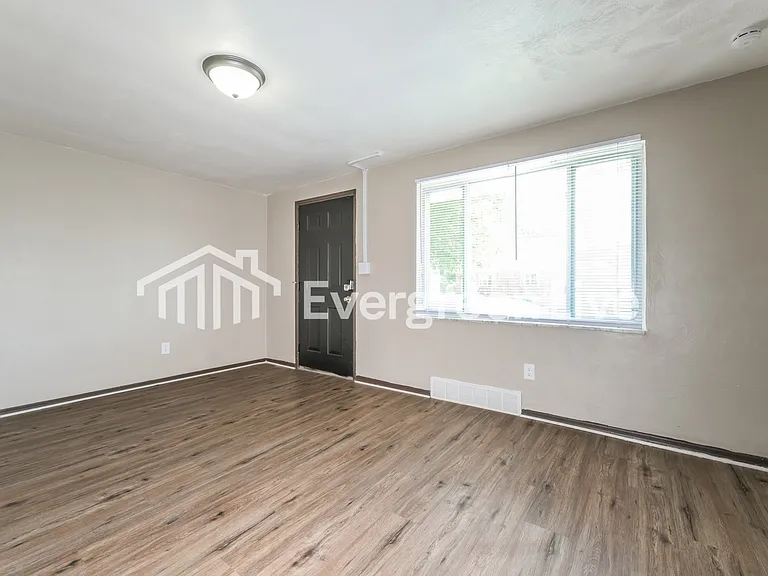 522 Guylyn Dr — Photo 2