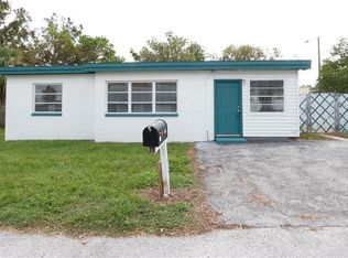 10530 Lake Dr, Seminole, FL 33772