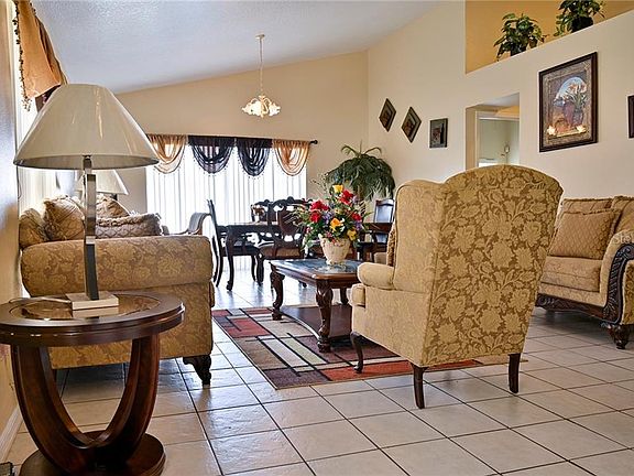 3rd image of 2307 Cormorant St
