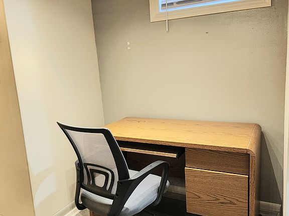 5th image of 1831 Oxford Ave SW #202