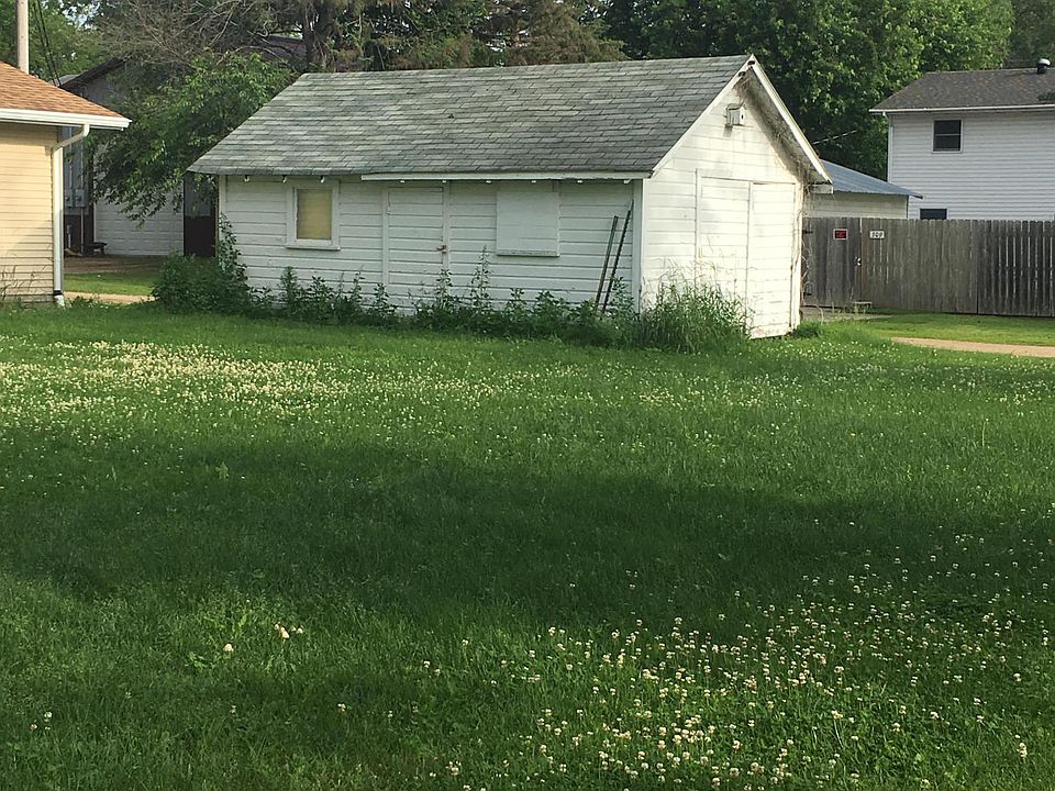 2nd image of 320 Minnesota Ave E