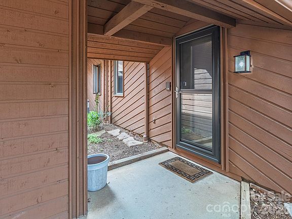 5th image of 504 Woodfield Dr