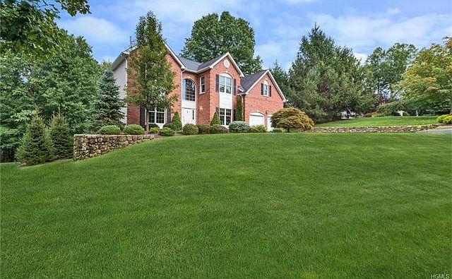 1st image of 15 Carlton Dr