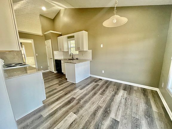 2nd image of 1209 Olde Hinge Way