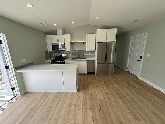 3rd image of 4545 Limerick Ave