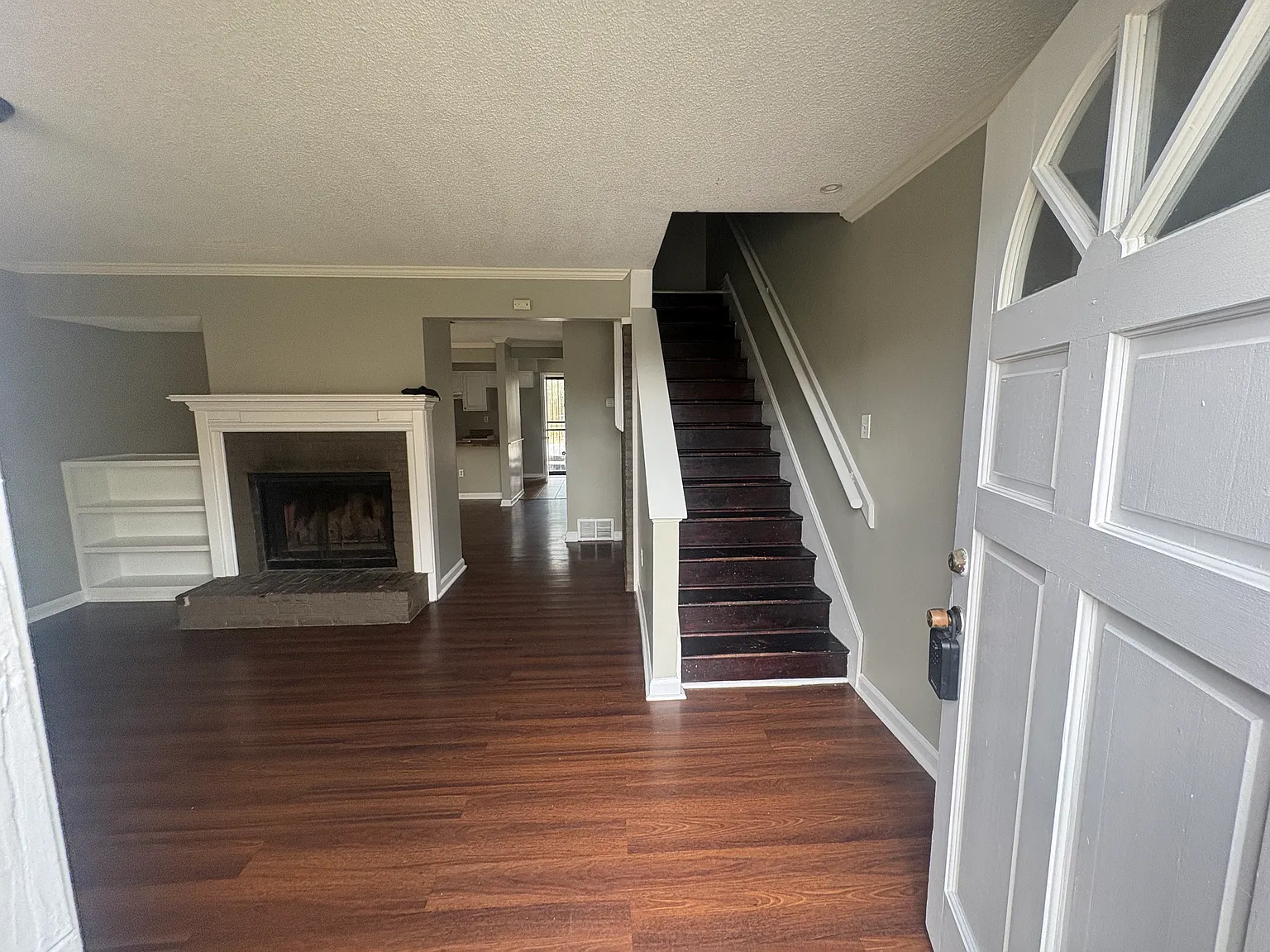 |Townhouse | 2 Bed 2.5 Bath | HOA — Photo 2