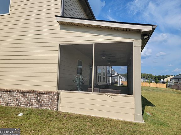 3rd image of 640 Edgar St