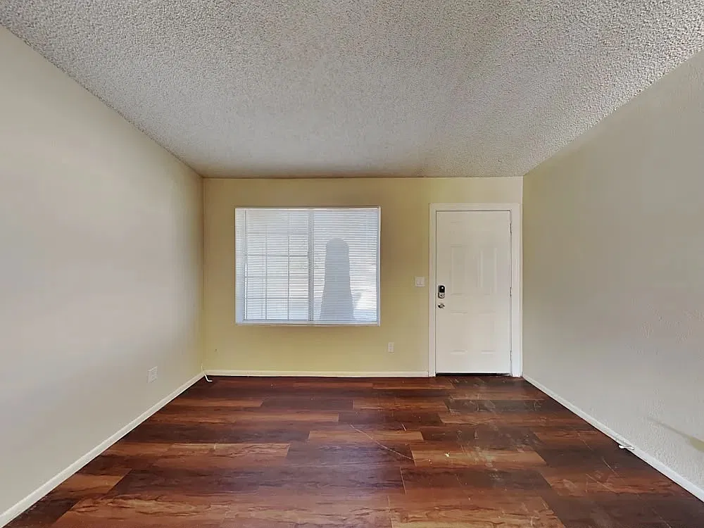 4 bed, 1636 sqft, $1,100 — Photo 2
