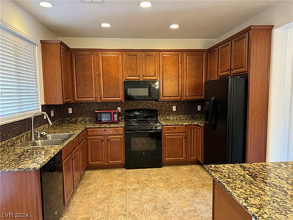 5th image of 6494 Valentine Ct