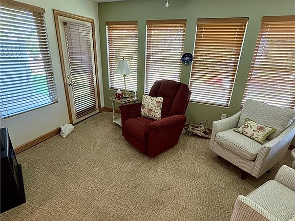 4th image of 225 Pinehurst Dr