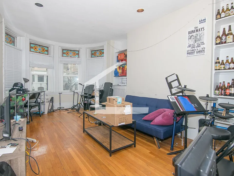 37 Westland Ave #9I