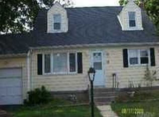 118 Newark St, Lindenhurst, NY 11757