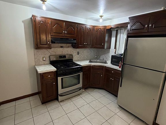 4th image of 720 Erudo St #1