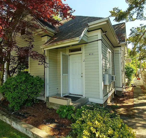 413 NW C St — Photo 1