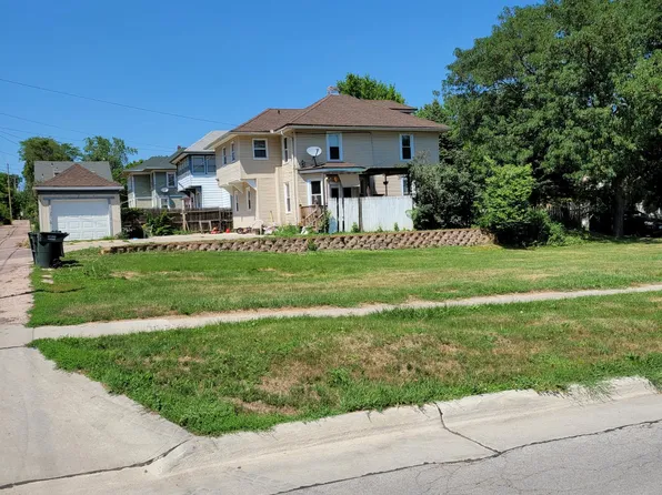 2003 Jones St, Sioux City, IA 51104