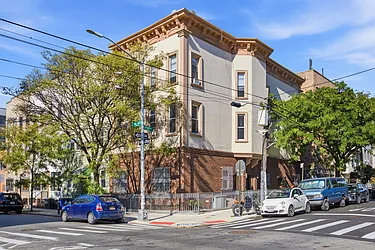 332 Manhattan Avenue