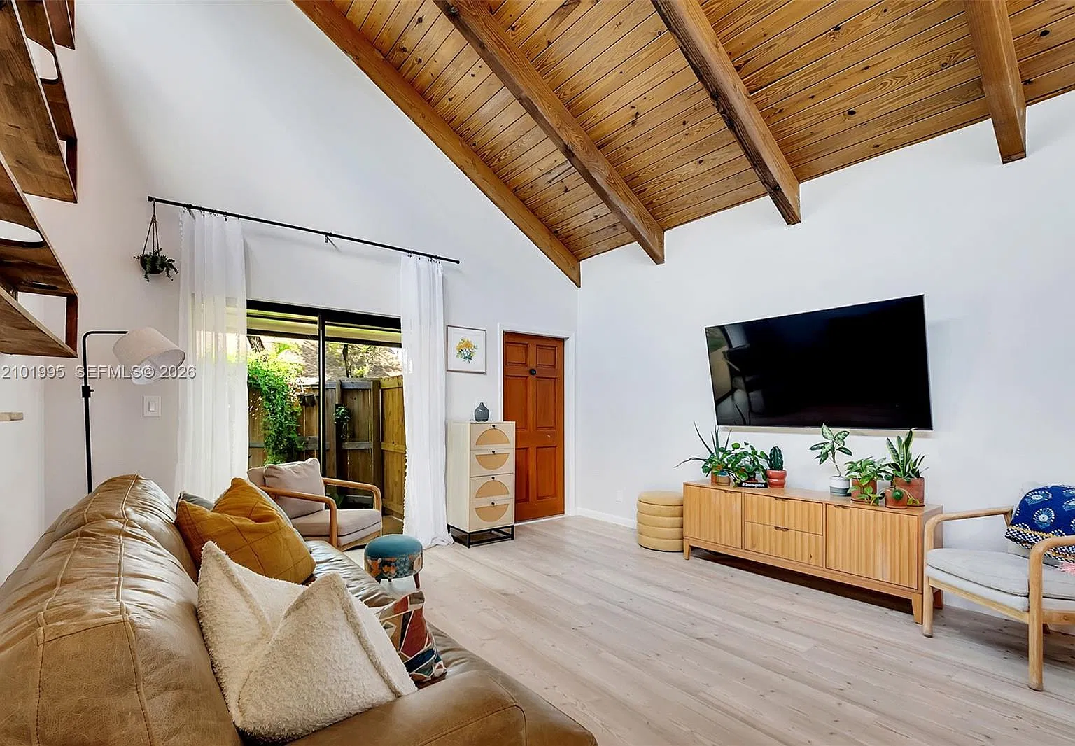 Kendall Trace Condo — Photo 3