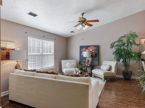5th image of 1109 Heather Dr
