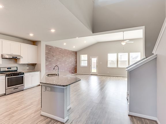 5th image of 16705 Elsinore Ln