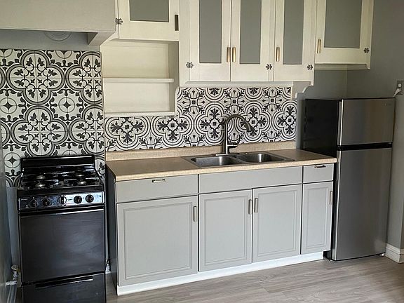 5th image of 3742 W 140th St APT 4