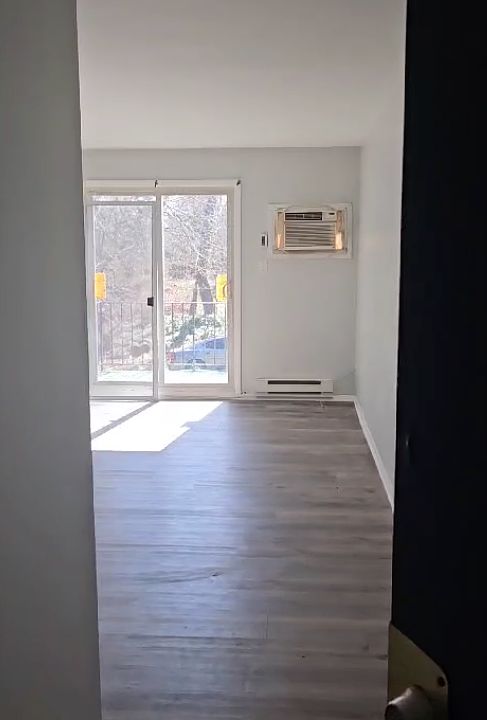 1st image of 927 E 21st St #1B