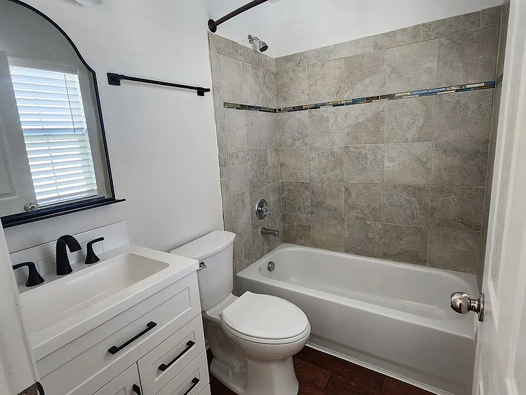 2nd upstairs full bathroom