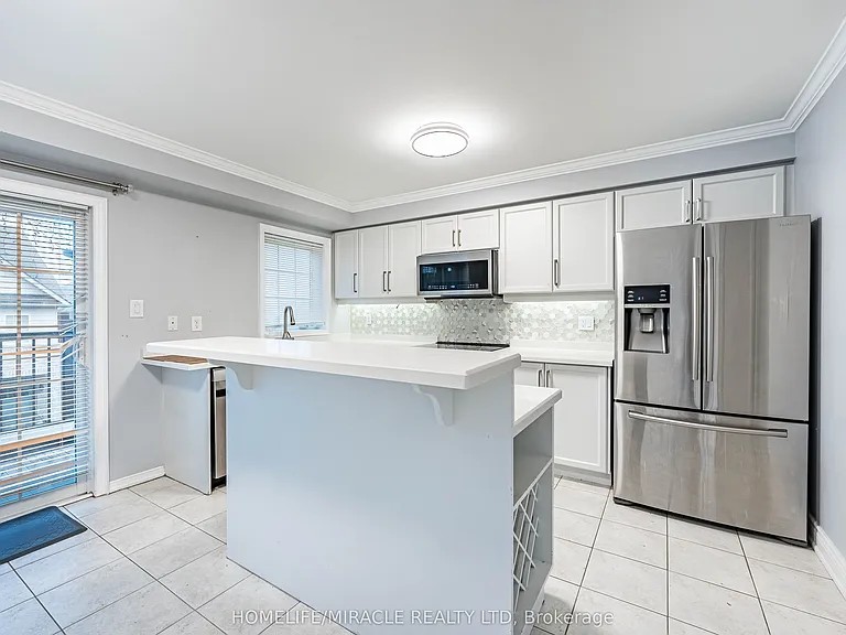 419 Rossland Rd E — Photo 13