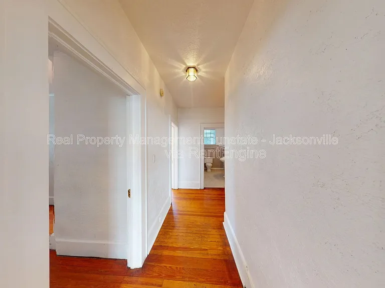231 W 10th St — Photo 13