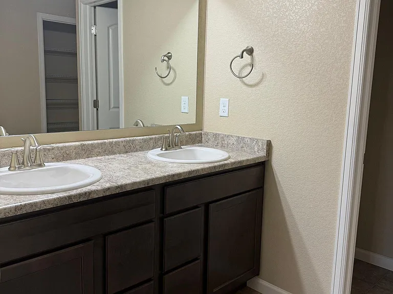 5608 Shamrock Hts — Photo 9