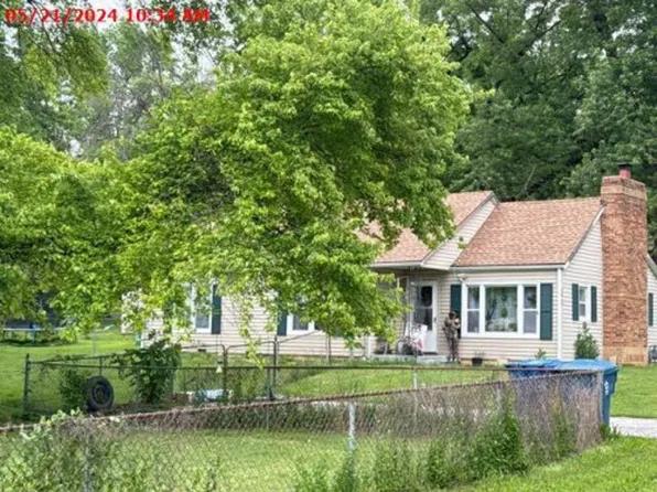 2040 NW 50th St, Kansas City, MO 64151