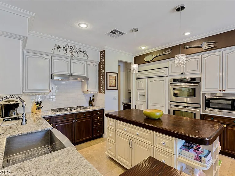 724 Pinnacle Heights Ln — Photo 18