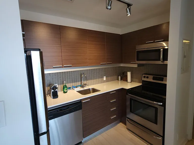 354 Gladstone Ave #411 — Photo 3