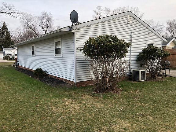 3rd image of 36235 N Riverview Dr