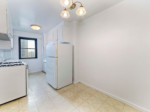 2nd image of 212 E Broadway APT G607