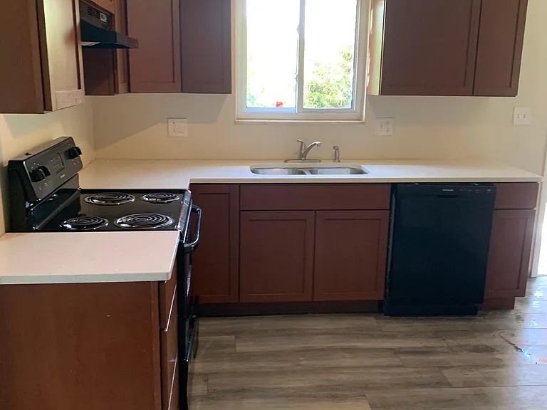 7542 Woodlawn Ave — Photo 6