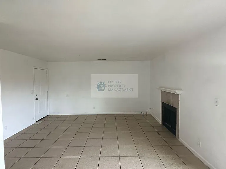 2446 Burlington Pl #2446 — Photo 4
